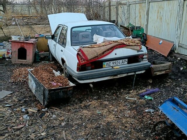 Білий Опель Аскона, об'ємом двигуна 1.6 л та пробігом 300 тис. км за 300 $, фото 1 на Automoto.ua