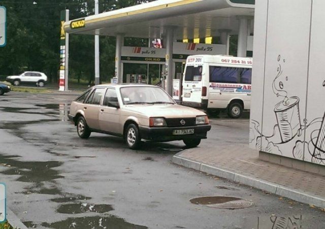 Бежевий Опель Аскона, об'ємом двигуна 1.6 л та пробігом 100 тис. км за 600 $, фото 1 на Automoto.ua