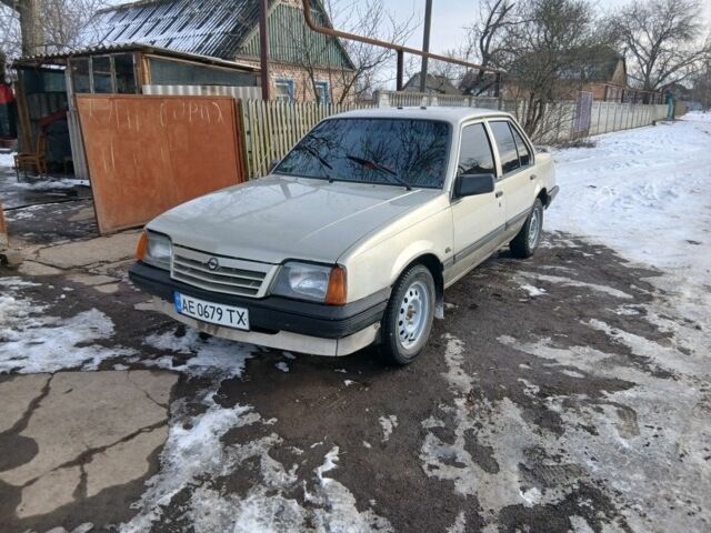 Бежевий Опель Аскона, об'ємом двигуна 2 л та пробігом 1000 тис. км за 1100 $, фото 1 на Automoto.ua