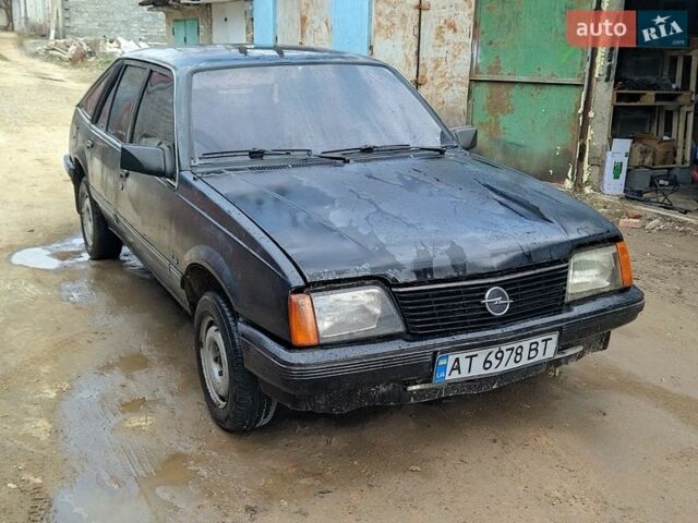 Черный Опель Аскона, объемом двигателя 1.6 л и пробегом 300 тыс. км за 599 $, фото 1 на Automoto.ua