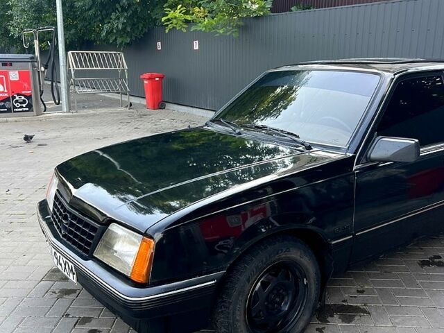 Черный Опель Аскона, объемом двигателя 1.6 л и пробегом 70 тыс. км за 800 $, фото 1 на Automoto.ua
