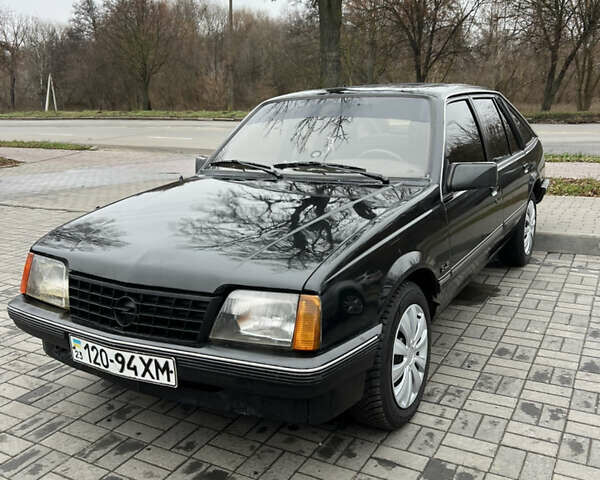 Черный Опель Аскона, объемом двигателя 0 л и пробегом 700 тыс. км за 1000 $, фото 1 на Automoto.ua