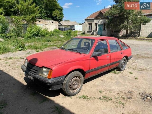 Красный Опель Аскона, объемом двигателя 1.6 л и пробегом 250 тыс. км за 350 $, фото 1 на Automoto.ua