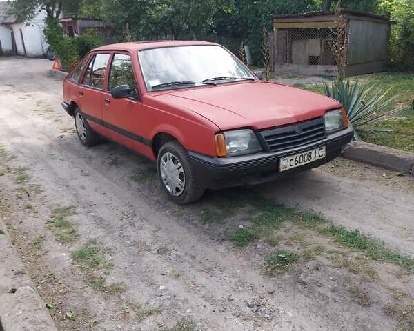 Червоний Опель Аскона, об'ємом двигуна 1.4 л та пробігом 200 тис. км за 450 $, фото 1 на Automoto.ua