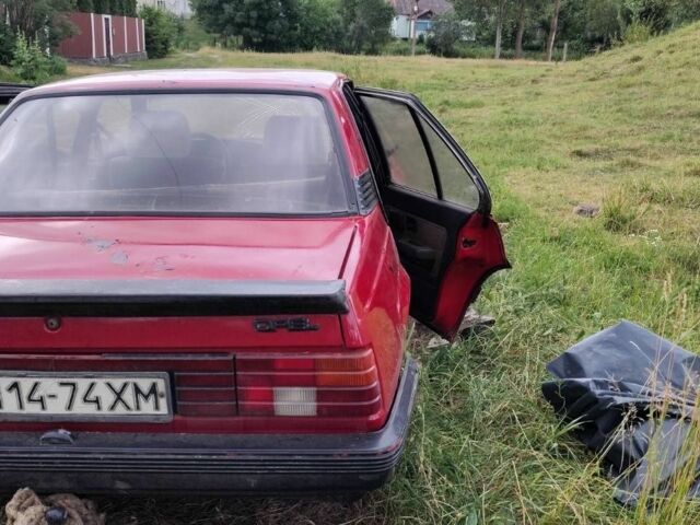 Красный Опель Аскона, объемом двигателя 1.6 л и пробегом 200 тыс. км за 502 $, фото 1 на Automoto.ua