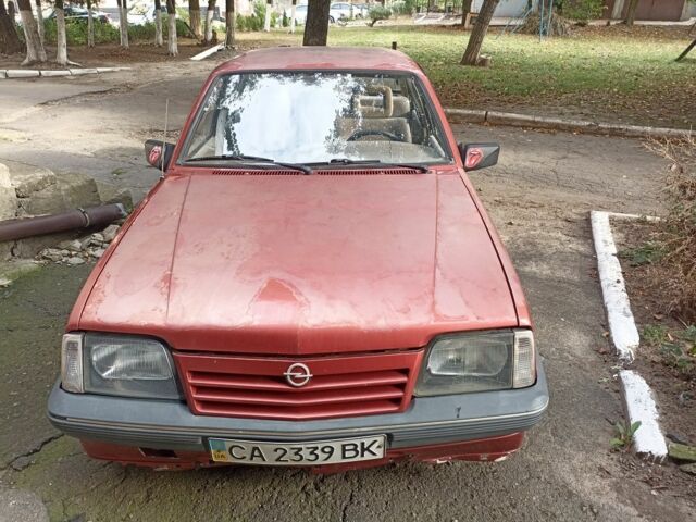 Красный Опель Аскона, объемом двигателя 1.6 л и пробегом 750 тыс. км за 550 $, фото 1 на Automoto.ua