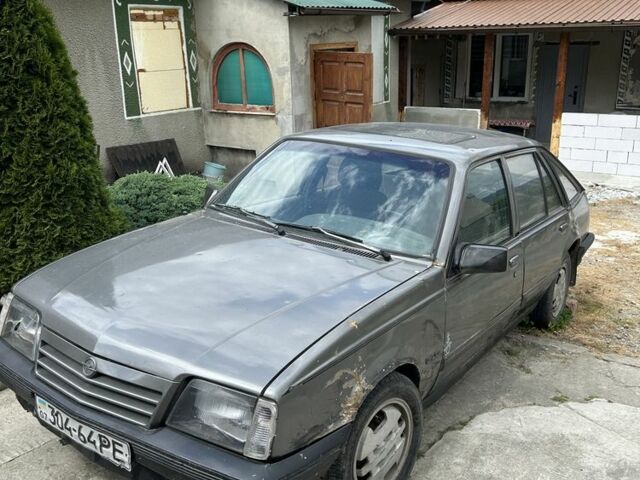 Сірий Опель Аскона, об'ємом двигуна 1.6 л та пробігом 1000 тис. км за 550 $, фото 1 на Automoto.ua