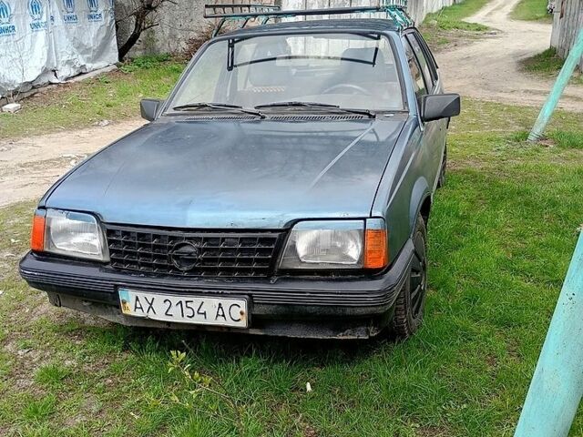 Серый Опель Аскона, объемом двигателя 1.6 л и пробегом 75 тыс. км за 800 $, фото 1 на Automoto.ua