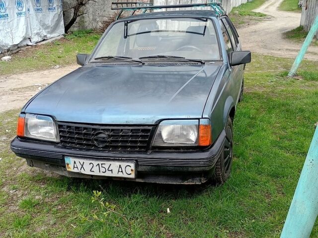 Серый Опель Аскона, объемом двигателя 1.6 л и пробегом 75 тыс. км за 800 $, фото 1 на Automoto.ua