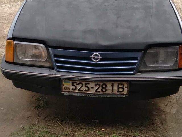 Сірий Опель Аскона, об'ємом двигуна 1.8 л та пробігом 259 тис. км за 700 $, фото 1 на Automoto.ua
