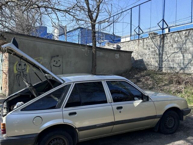 Сірий Опель Аскона, об'ємом двигуна 1.6 л та пробігом 300 тис. км за 1000 $, фото 1 на Automoto.ua
