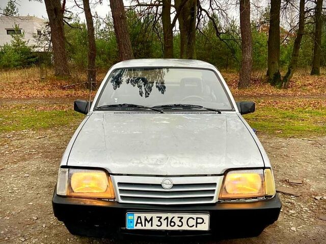 Серый Опель Аскона, объемом двигателя 1.6 л и пробегом 255 тыс. км за 700 $, фото 1 на Automoto.ua