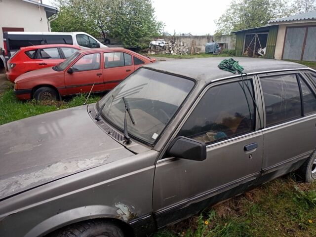 Сірий Опель Аскона, об'ємом двигуна 0 л та пробігом 1000 тис. км за 500 $, фото 1 на Automoto.ua