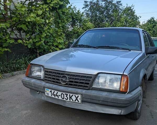 Серый Опель Аскона, объемом двигателя 1.6 л и пробегом 400 тыс. км за 950 $, фото 1 на Automoto.ua