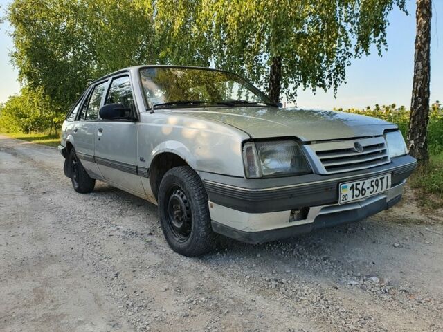 Сірий Опель Аскона, об'ємом двигуна 1.6 л та пробігом 177 тис. км за 604 $, фото 1 на Automoto.ua
