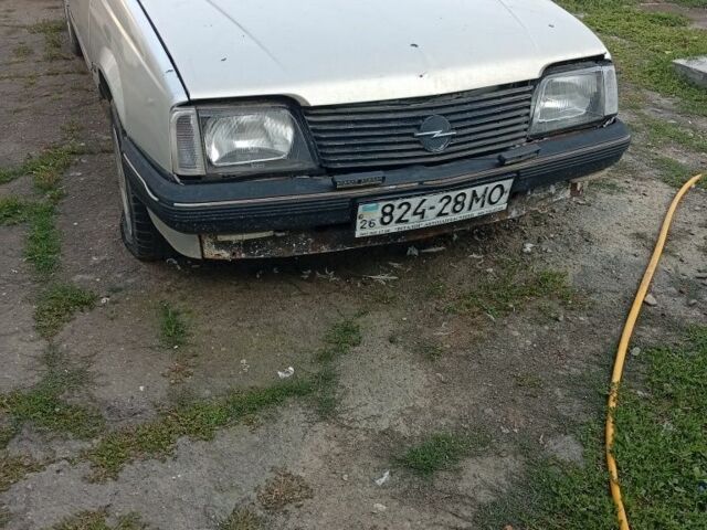Сірий Опель Аскона, об'ємом двигуна 0 л та пробігом 300 тис. км за 351 $, фото 1 на Automoto.ua