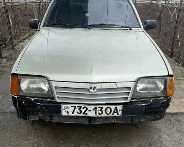Сірий Опель Аскона, об'ємом двигуна 1.6 л та пробігом 528 тис. км за 1000 $, фото 1 на Automoto.ua