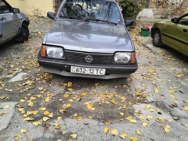 Серый Опель Аскона, объемом двигателя 0 л и пробегом 20 тыс. км за 1200 $, фото 1 на Automoto.ua