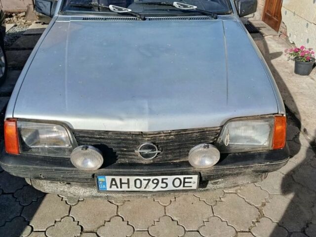 Сірий Опель Аскона, об'ємом двигуна 2 л та пробігом 20 тис. км за 799 $, фото 1 на Automoto.ua