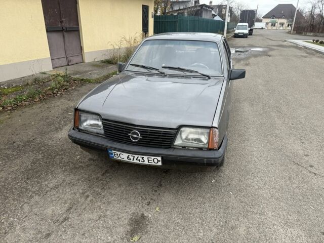 Серый Опель Аскона, объемом двигателя 1.6 л и пробегом 180 тыс. км за 350 $, фото 1 на Automoto.ua