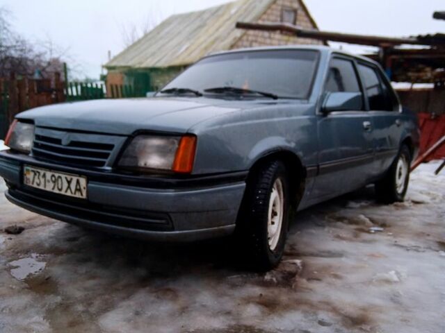 Сірий Опель Аскона, об'ємом двигуна 1.8 л та пробігом 100 тис. км за 690 $, фото 1 на Automoto.ua