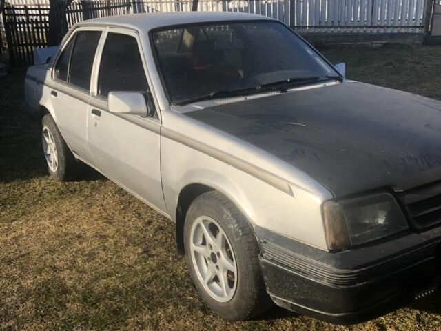 Серый Опель Аскона, объемом двигателя 1.3 л и пробегом 50 тыс. км за 500 $, фото 1 на Automoto.ua