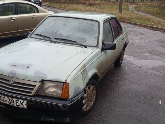 Серый Опель Аскона, объемом двигателя 1.8 л и пробегом 200 тыс. км за 475 $, фото 1 на Automoto.ua