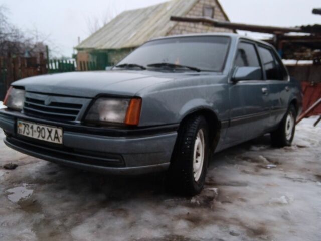 Серый Опель Аскона, объемом двигателя 1.8 л и пробегом 1000 тыс. км за 699 $, фото 1 на Automoto.ua