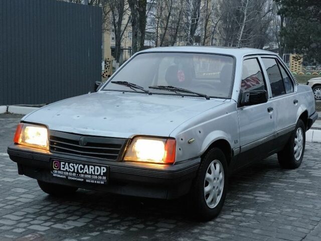 Сірий Опель Аскона, об'ємом двигуна 0 л та пробігом 222 тис. км за 600 $, фото 1 на Automoto.ua