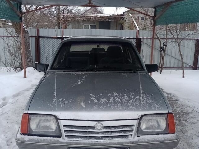 Сірий Опель Аскона, об'ємом двигуна 0 л та пробігом 1 тис. км за 1100 $, фото 1 на Automoto.ua