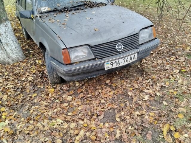 Сірий Опель Аскона, об'ємом двигуна 0 л та пробігом 100 тис. км за 300 $, фото 1 на Automoto.ua