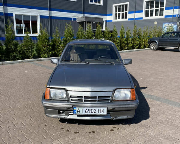 Сірий Опель Аскона, об'ємом двигуна 1.6 л та пробігом 48 тис. км за 750 $, фото 1 на Automoto.ua