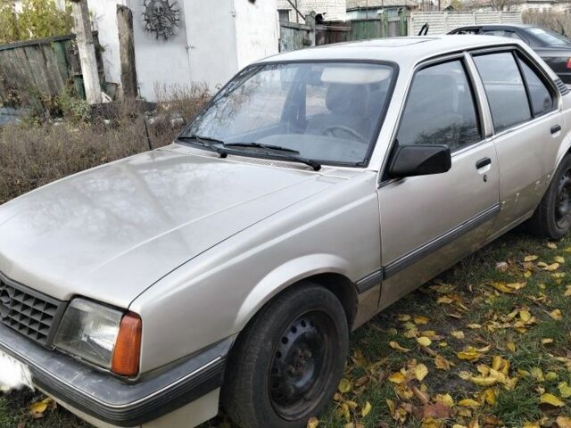 Серый Опель Аскона, объемом двигателя 1.6 л и пробегом 333 тыс. км за 592 $, фото 1 на Automoto.ua