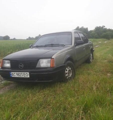 Серый Опель Аскона, объемом двигателя 1.6 л и пробегом 1 тыс. км за 900 $, фото 1 на Automoto.ua