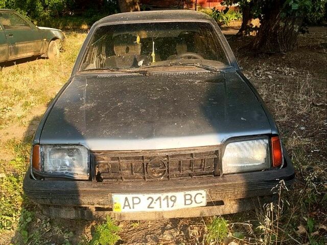 Серый Опель Аскона, объемом двигателя 1.6 л и пробегом 100 тыс. км за 400 $, фото 1 на Automoto.ua