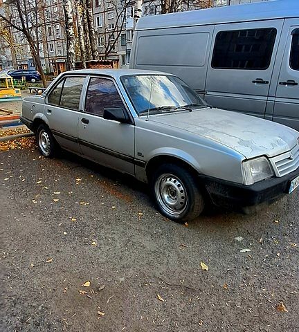 Серый Опель Аскона, объемом двигателя 1.6 л и пробегом 0 тыс. км за 400 $, фото 1 на Automoto.ua