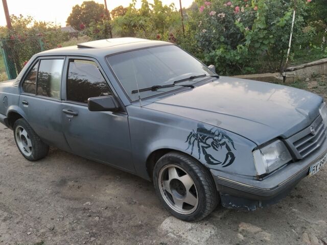 Серый Опель Аскона, объемом двигателя 1.6 л и пробегом 300 тыс. км за 850 $, фото 1 на Automoto.ua