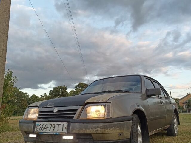 Серый Опель Аскона, объемом двигателя 0 л и пробегом 300 тыс. км за 500 $, фото 1 на Automoto.ua