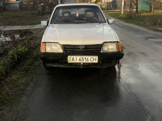 Сірий Опель Аскона, об'ємом двигуна 2 л та пробігом 350 тис. км за 630 $, фото 1 на Automoto.ua