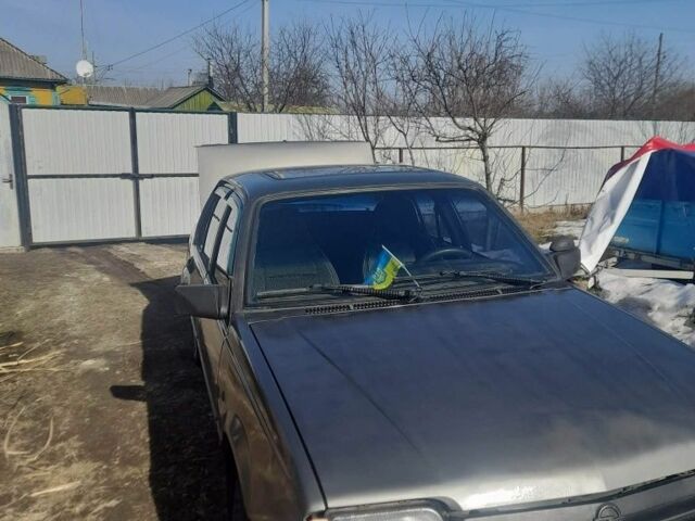 Серый Опель Аскона, объемом двигателя 1 л и пробегом 300 тыс. км за 700 $, фото 1 на Automoto.ua