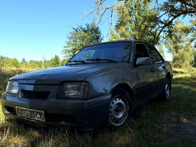 Сірий Опель Аскона, об'ємом двигуна 2 л та пробігом 300 тис. км за 600 $, фото 1 на Automoto.ua