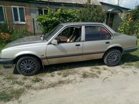 Сірий Опель Аскона, об'ємом двигуна 1.6 л та пробігом 999 тис. км за 1300 $, фото 1 на Automoto.ua