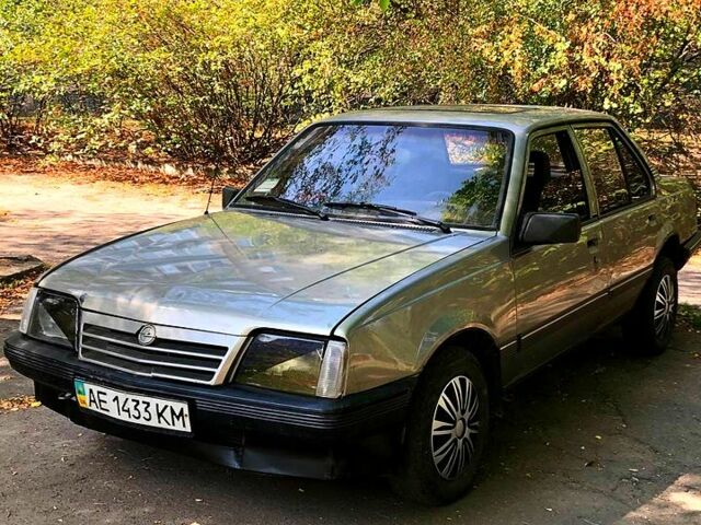 Серый Опель Аскона, объемом двигателя 2 л и пробегом 0 тыс. км за 700 $, фото 1 на Automoto.ua