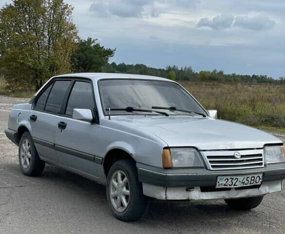 Сірий Опель Аскона, об'ємом двигуна 1.6 л та пробігом 999 тис. км за 750 $, фото 1 на Automoto.ua