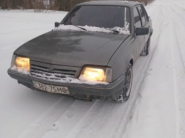 Серый Опель Аскона, объемом двигателя 2 л и пробегом 1 тыс. км за 650 $, фото 1 на Automoto.ua