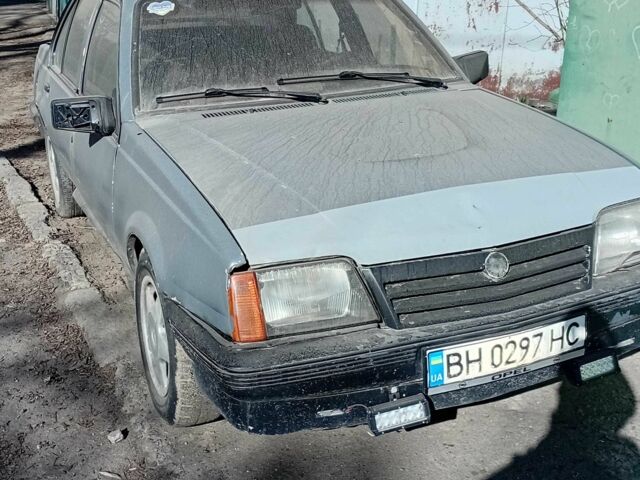 Серый Опель Аскона, объемом двигателя 1.8 л и пробегом 3 тыс. км за 565 $, фото 1 на Automoto.ua