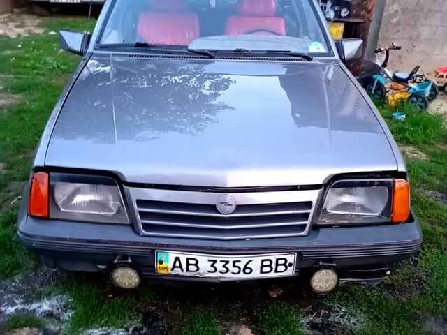 Сірий Опель Аскона, об'ємом двигуна 1.8 л та пробігом 190 тис. км за 555 $, фото 1 на Automoto.ua