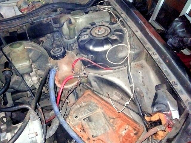 Серый Опель Аскона, объемом двигателя 1.6 л и пробегом 250 тыс. км за 300 $, фото 1 на Automoto.ua