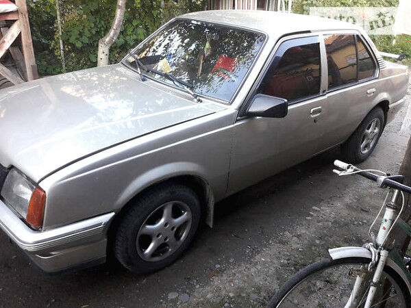 Серый Опель Аскона, объемом двигателя 1.6 л и пробегом 200 тыс. км за 1725 $, фото 1 на Automoto.ua