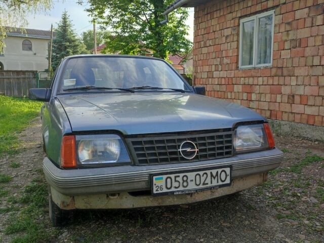 Синий Опель Аскона, объемом двигателя 2 л и пробегом 500 тыс. км за 500 $, фото 1 на Automoto.ua